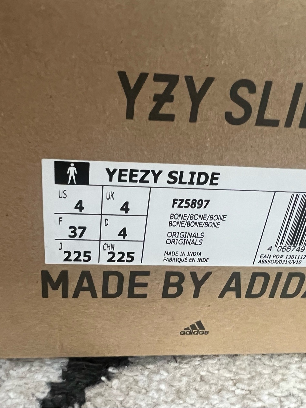 Yeezy slides - Picture 2 of 2